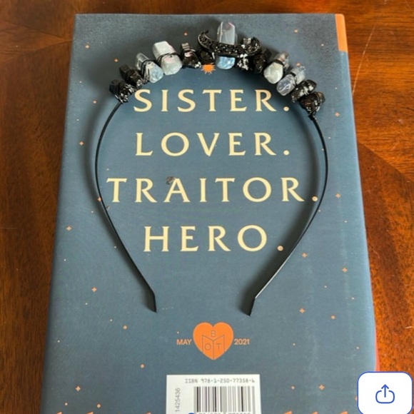 NEW Ariadne by Jennifer Saint hardcover - Picture 2 of 4